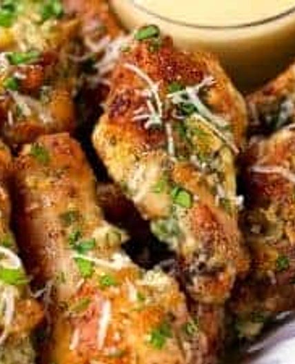 Crispy Baked Garlic Parmesan Chicken Wings