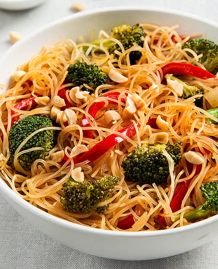 Rice Noodle Bowl with Broccoli and Bell Peppers