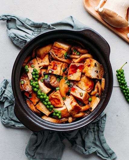 Braised Tofu & Mushrooms in Clay Pot