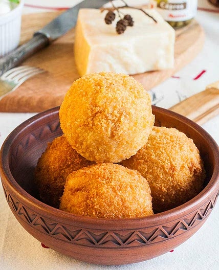 Arancini with mozzarellas 