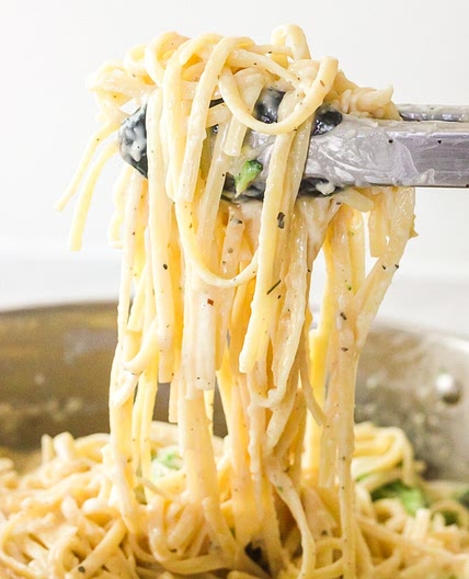One Pot Creamy Garlic Noodles