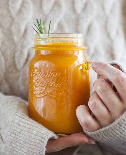 Hot drink with ginger and rosemary 