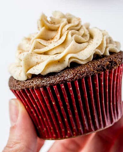 Gingerbread Cupcakes with Cinnamon Vanilla Buttercream Frosting