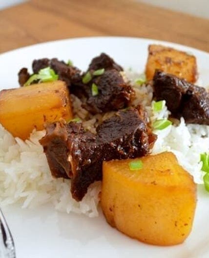 Chinese Braised Beef and Turnips (Daikon Radish)