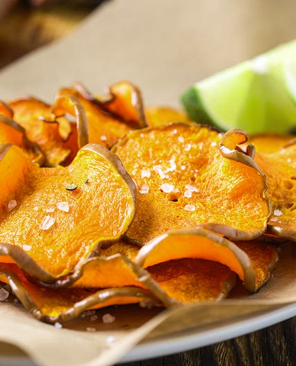 Chips de batata doce ao forno