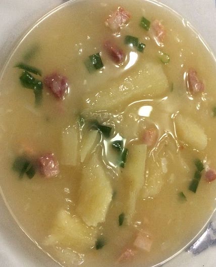 Sopa de mandioca com bacon