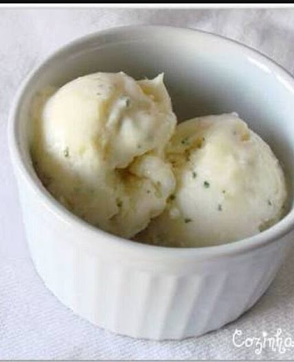 Doce de abacaxi com hortelã