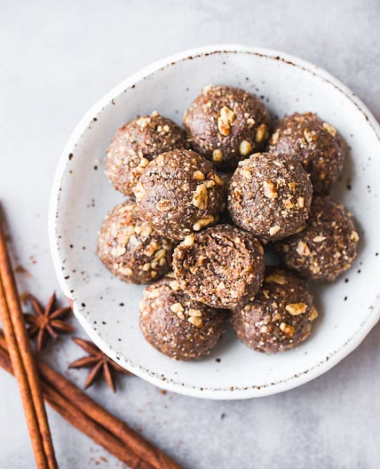 Easy Pumpkin Spice Energy Bites