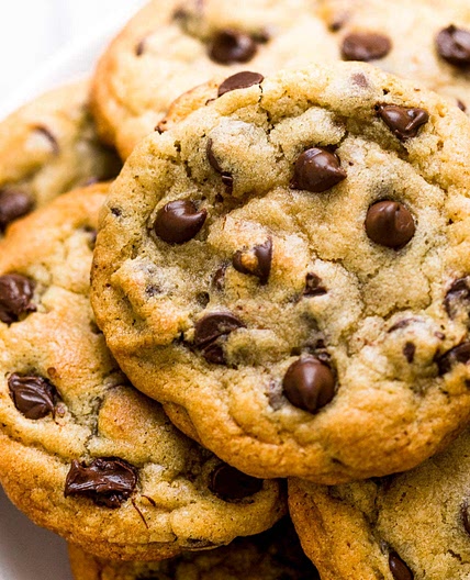 Chocolate Chip Cookies (Bakery Style)
