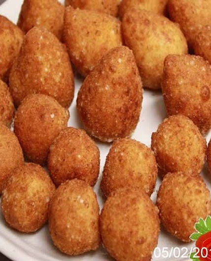 Bolinha de queijo para aperitivos