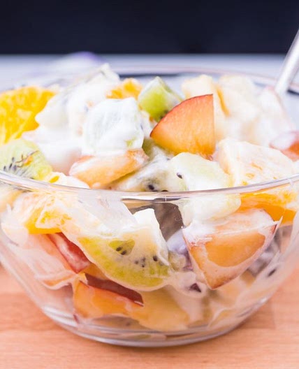 Salada de frutas com creme de limão