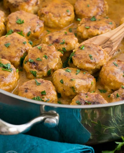Chicken Meatballs in a Cream Sauce (Tefteli)