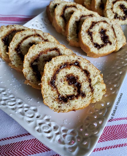Rolat sa Dzemom i Orasima / Jam Roll with Walnuts