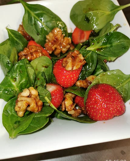 Candied Walnuts Strawberry Spinach Salad