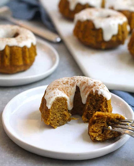 Mini pumpkin spice cakes with eggnog custard