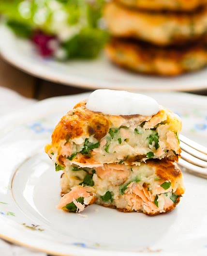 Salmon Cakes with Chive and Garlic Sauce