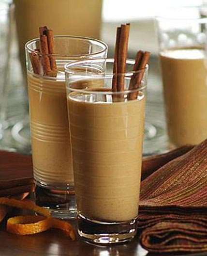 Traditional Bolivian Christmas Recipes: Cola de Mono (Eggnog)