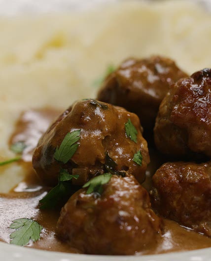 £2 Mini Turkey Meatballs In A Creamy Sauce With Mash