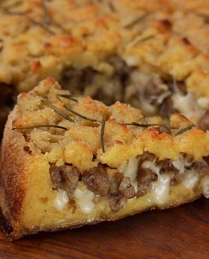 Sbriciolata di patate e salsiccia