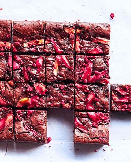 World’s pinkest Brownie mit Rhabarber-Biss