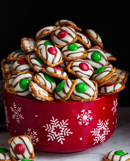 Pretzel M&M Hugs