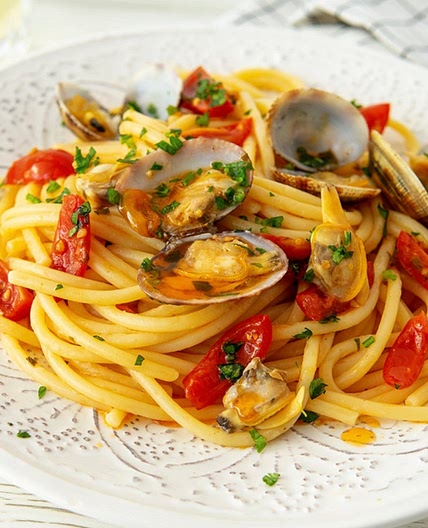 Spaghetti con vongole e pomodorini