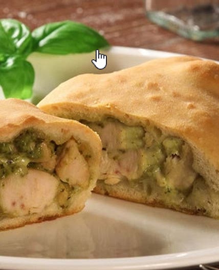 Pesto calzone s piletinom i mozzarellom