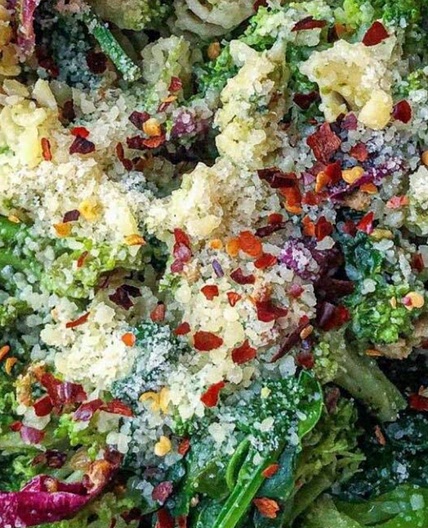 Parmesan Pesto and Broccoli Pasta with Roasted Onion