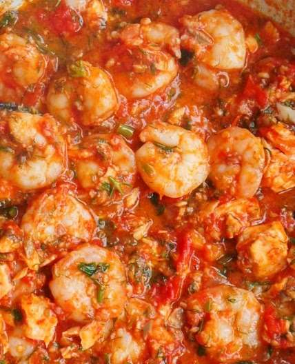 15-Minute Garlic Shrimp In Tomato Sauce (5 Ingredients!)
