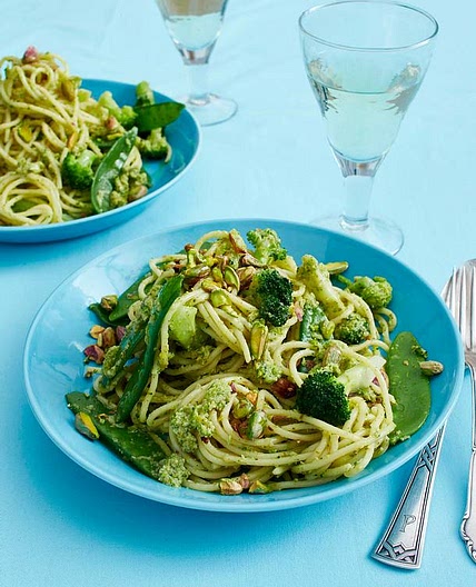Nudeln mit Brokkoli-Pesto