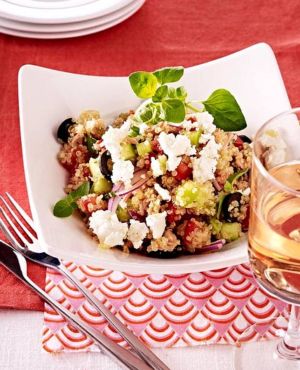Quinoa mit Feta, Thunfisch und Oliven
