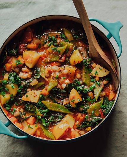 Smoky & Spicy White Bean Stew with Tomatoes & Kale