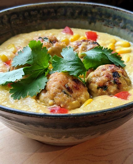 Soupe mexicaine de maïs et boulettes de dindon (Soupe Albondigas)