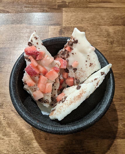 strawberry chocolate greek yogurt bark