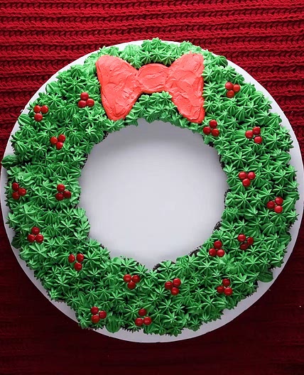 Christmas Wreath Cupcake Cake