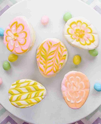 Mini Raspberry-Filled Easter Egg Cakes