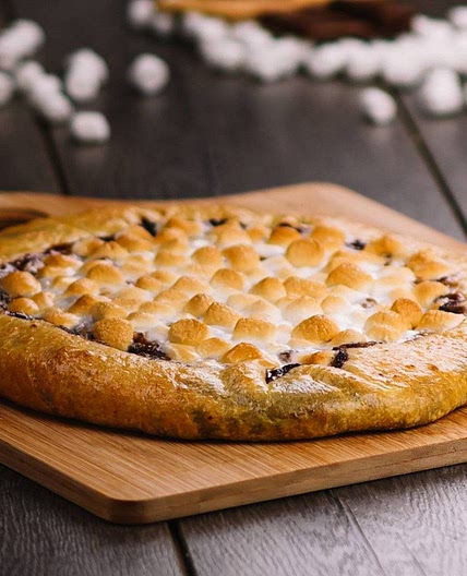 Stuffed Crust S’mores Pizza