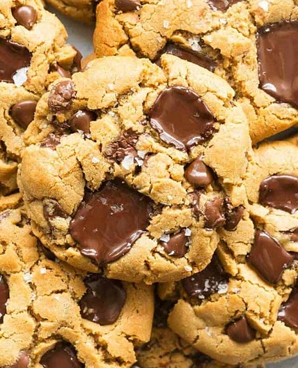 Peanut Butter Chocolate Chip Cookies (4 Ingredients!)