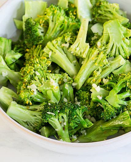Microwave Steamed Lemon & Garlic Broccoli
