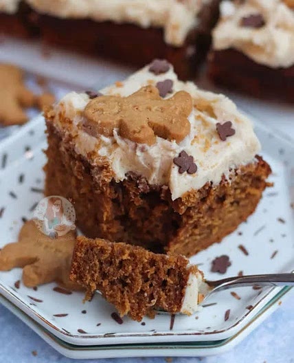 Gingerbread Traybake Cake!