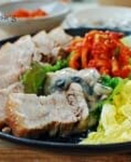 Bossam (Boiled Pork Wraps)
