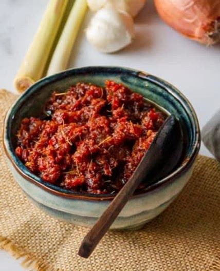Easy Vegan Sambal (Red Chili paste) - WoonHeng
