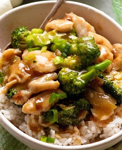 Chicken Broccoli Stir Fry (saucy!)