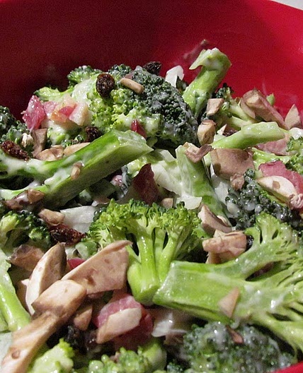 Gladys' Broccoli salad (Turner salad)