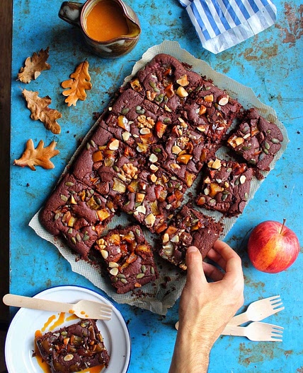 Toffee Apple Brownie & Caramel Sauce - Avant-Garde Vegan
