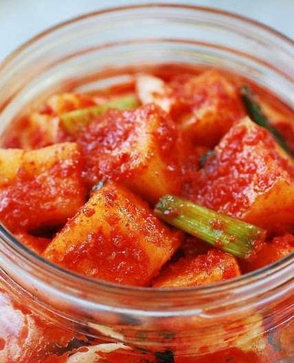 Kkakdugi (Cubed Radish Kimchi)