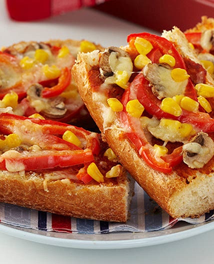 Mini veggie pizzas