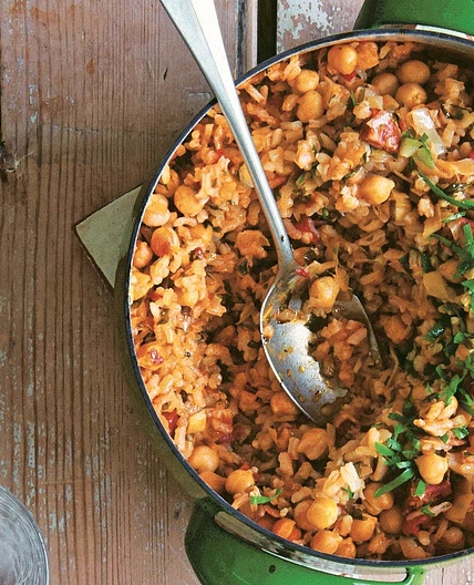Spanish baked rice with leek, bacon and chickpeas