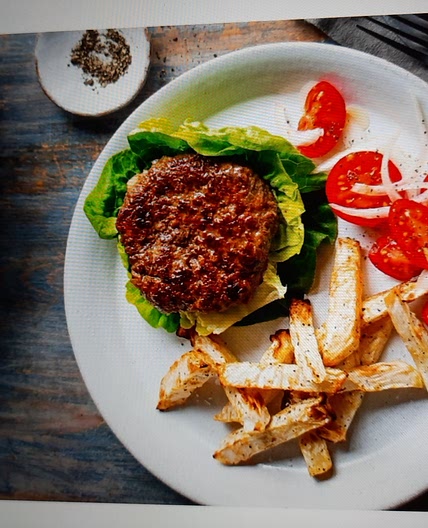 Classic burger with celeriac chips