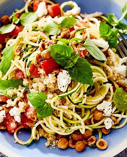 Schneller Teller: Zoodle-Salat zum Sattessen